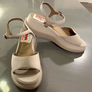 Eileen Fisher Airo Sandal-NWT- size 10